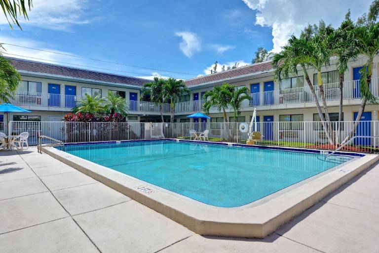 Motel 6 Dania Beach, FL — photo 5