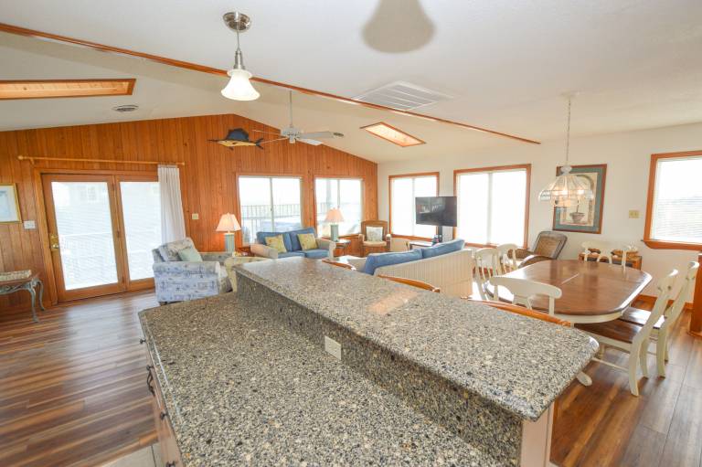 Awesome 'D' has a hot tub for your family vacation entertainment — photo 5