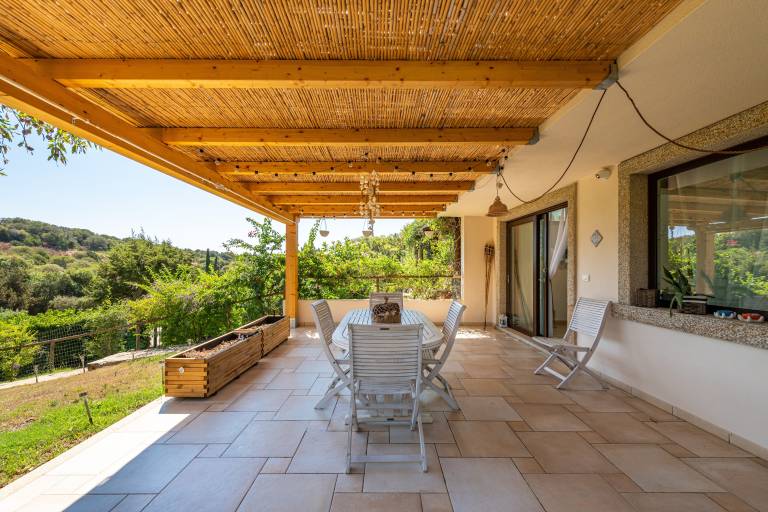 Vacation Home 'Il Bouganville' with Mountain View, Terrace & Wi-Fi — photo 3