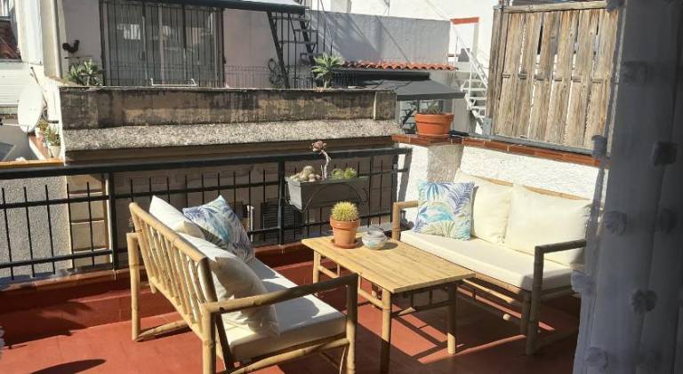 Rental apartment with patio — photo 3