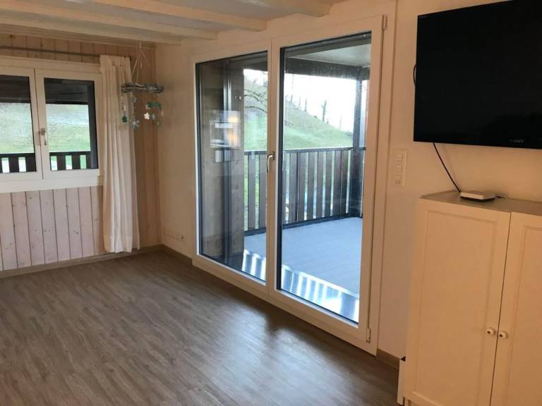 Rental apartment with barbecue, yard & patio | Mountain view — photo 4