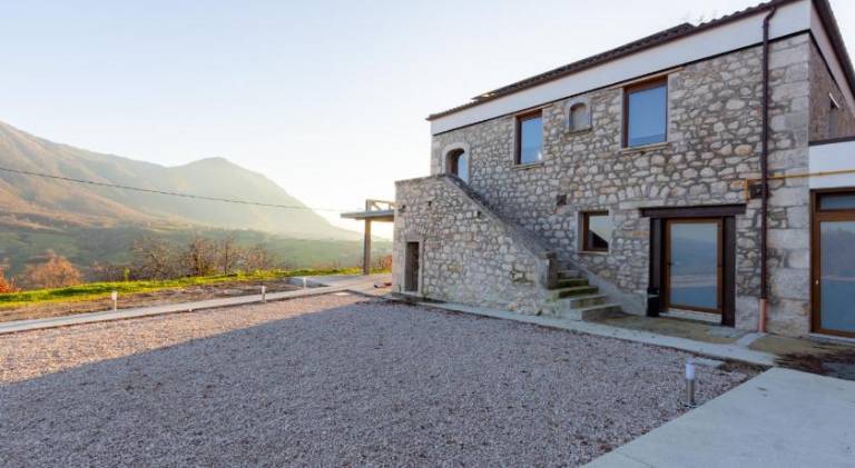Farm with terrace — photo 2