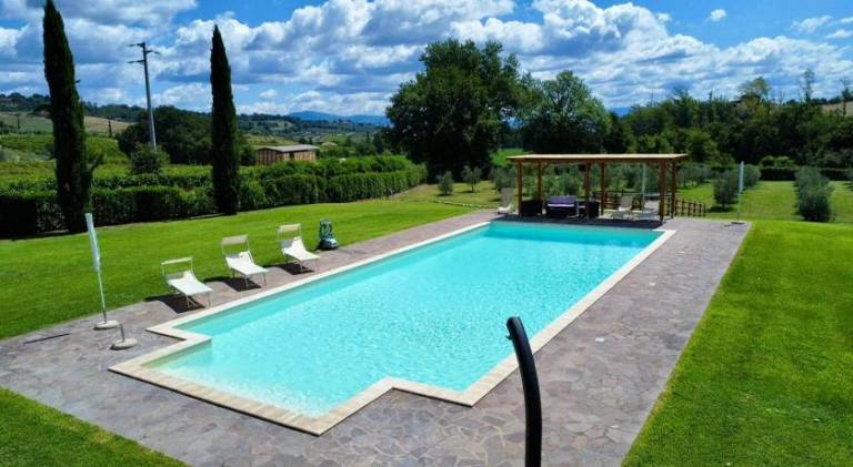 House with pool in Terni
