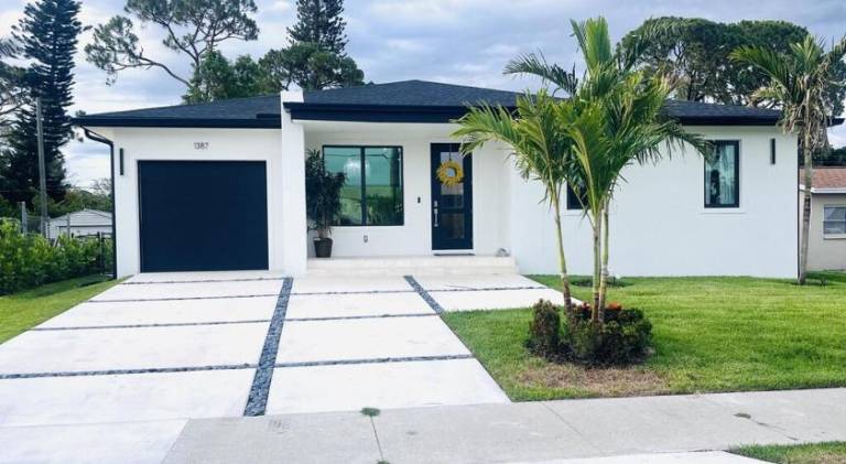 Rental apartment with pool in Naples, FL