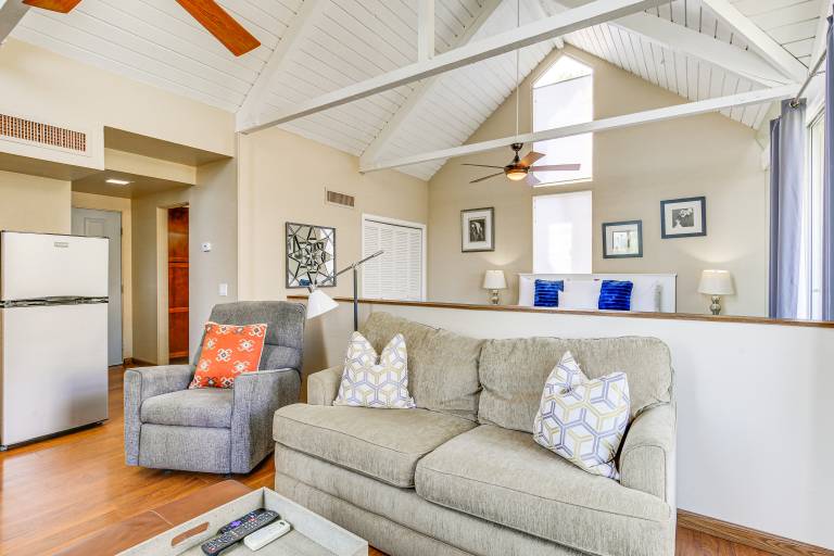 Balcony & Views: Pet-Friendly Indian Wells Unit — photo 4
