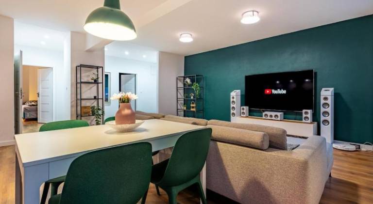 ADM Elegant Gem - FREE Garage Parking, Pool table — photo 5
