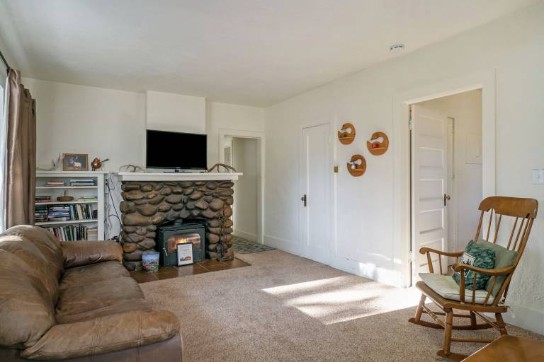 Cabin with barbecue, garden & hot tub | Mountain view — photo 5