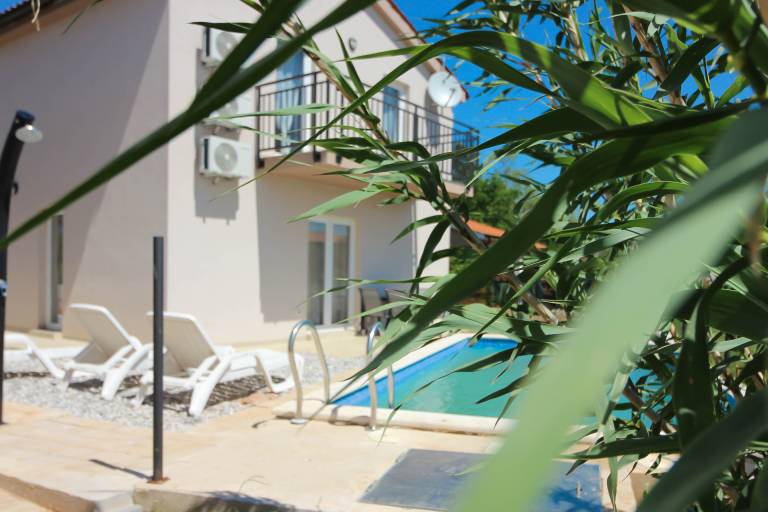 Villa with barbeque, terrace & pool — photo 4