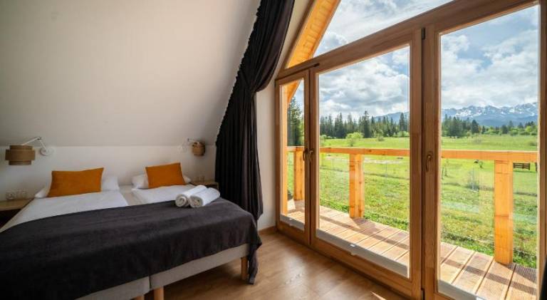 Pleasant chalet with patio, yard & barbeque | Dogs allowed — photo 3