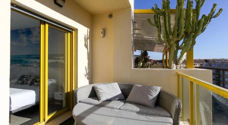 Fully equipped nice rental apartment with patio, private pool & barbeque | Close to the beach | Dogs allowed — photo 3