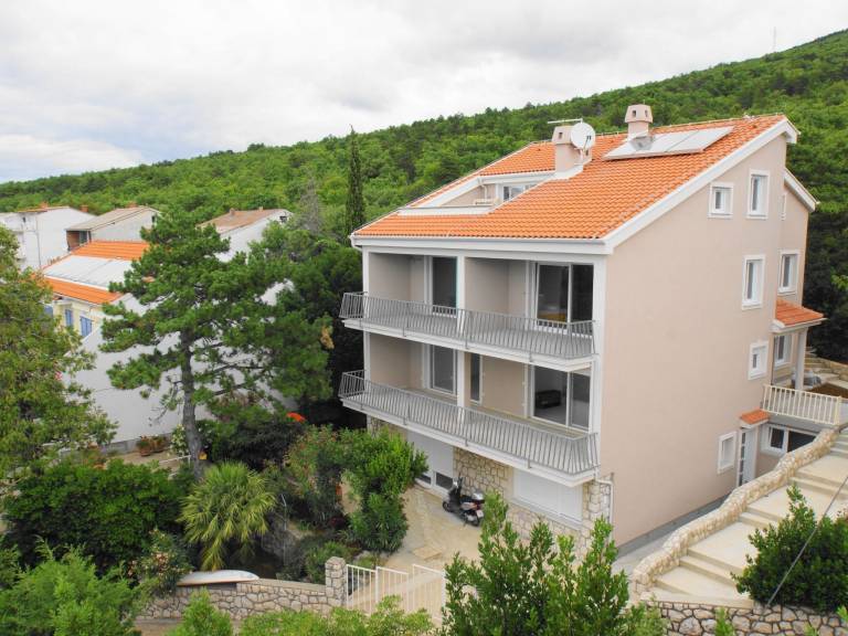 In Selce mit privatem Parkplatz in Crikvenica
