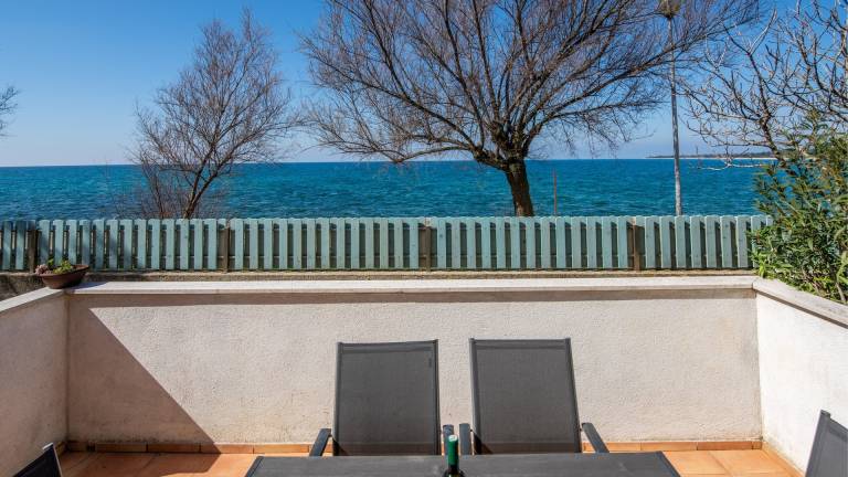 Vacation home with grill, yard & terrace | Sea view — photo 5