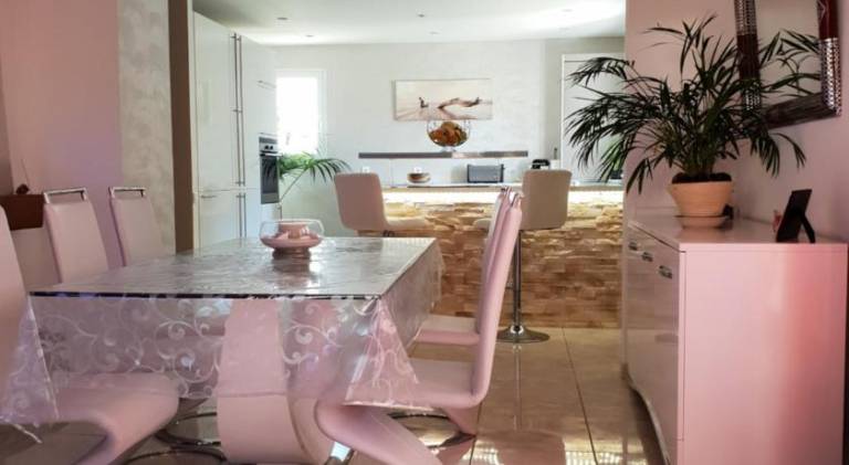 Beautiful villa with pool & jacuzzi | Pets allowed — photo 3