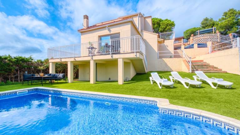 Villa 'Costacabana - La Luna' with Sea View, Private Pool and Wi-Fi in Lloret de Mar