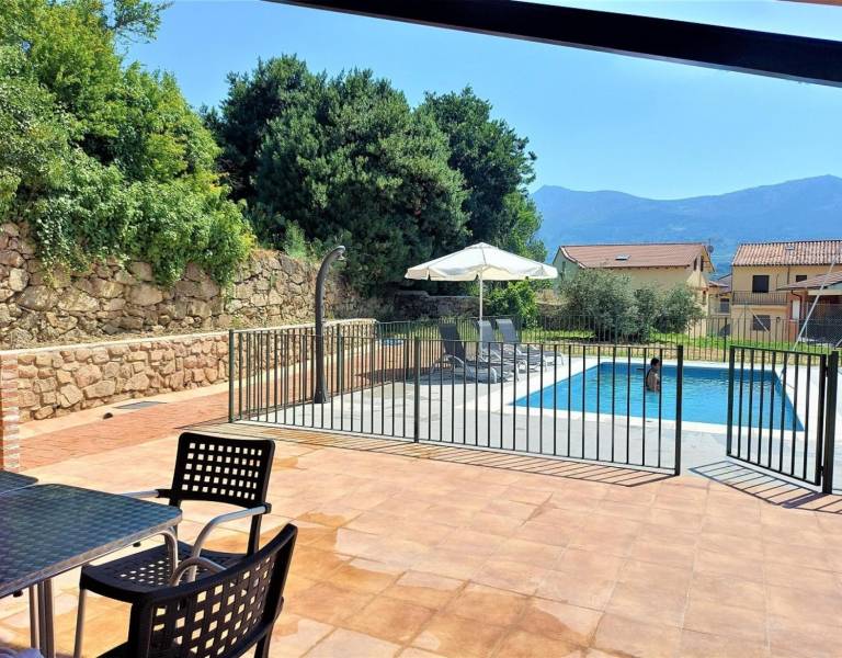 Country House 'El Barranco' with Mountain View, Private Pool and Private Terrace in Ávila