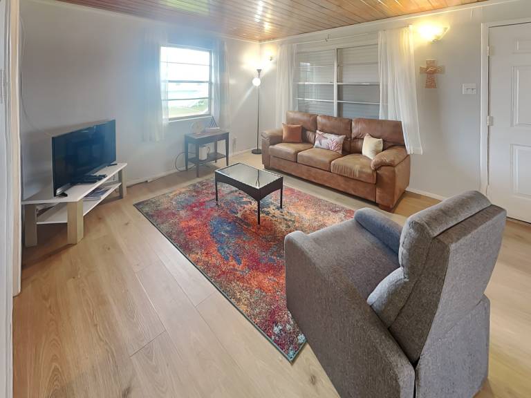 Coastal Den — photo 4