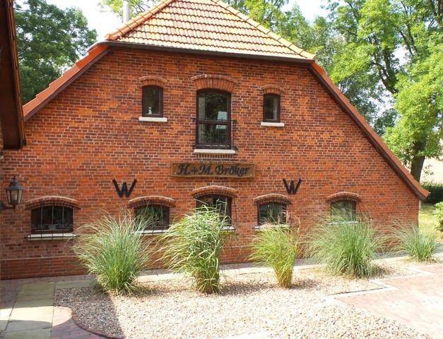 Holiday apartment with terrace & yard — photo 2