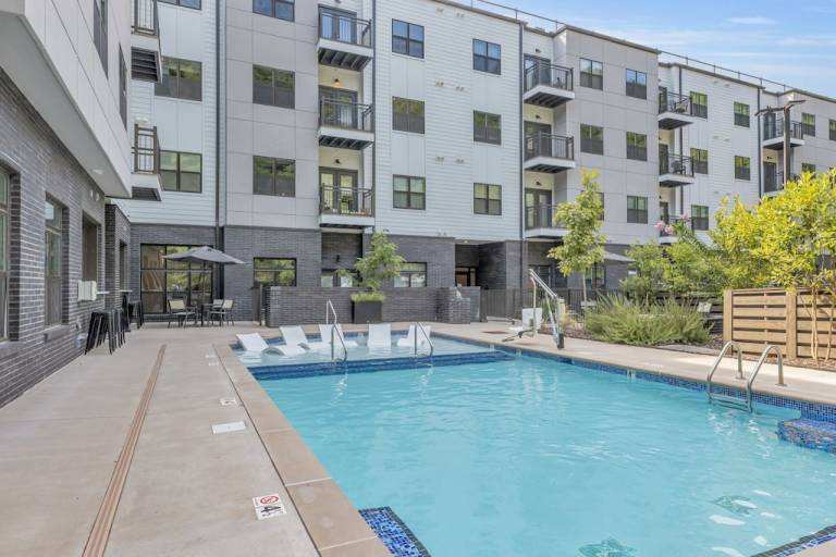 Condo  Hixson