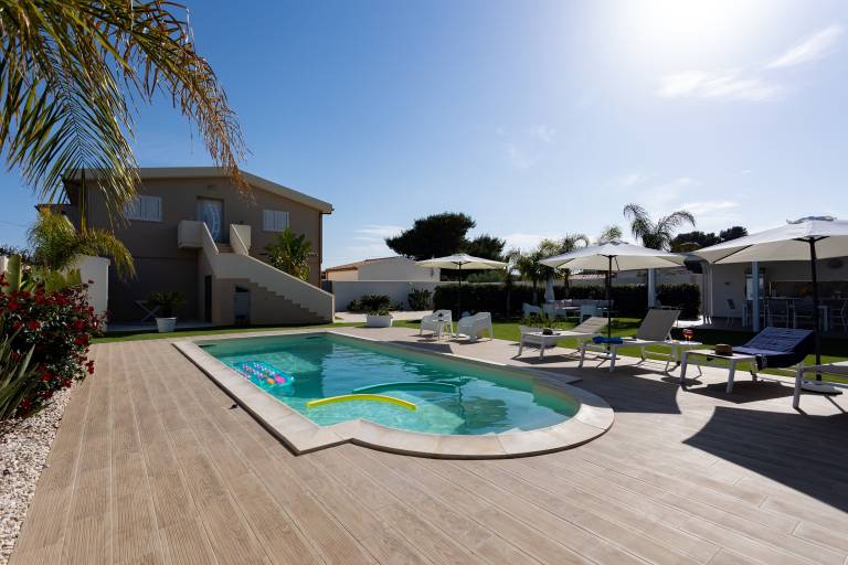 Holiday Home 'Torre Del Mare' with Private Pool, Private Terrace and Wi-Fi — photo 2