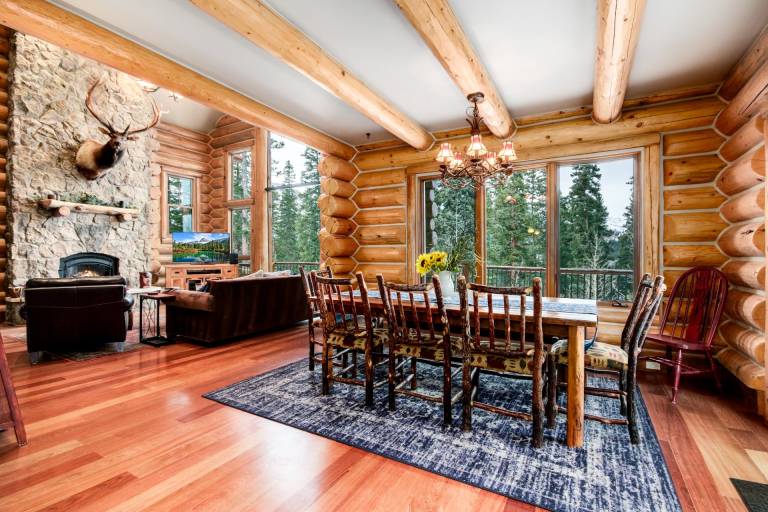 Camron Lodge - Wraparound Deck, Private Hot Tub, Fireplace, Pool Table, Pet Friendly — photo 5