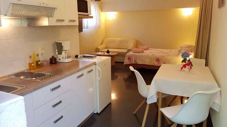 Studio with barbecue, terrace & yard | Close to the beach | Pets are welcome — photo 2