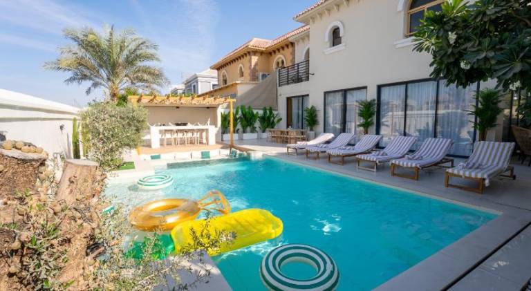418 m&sup2; Villa