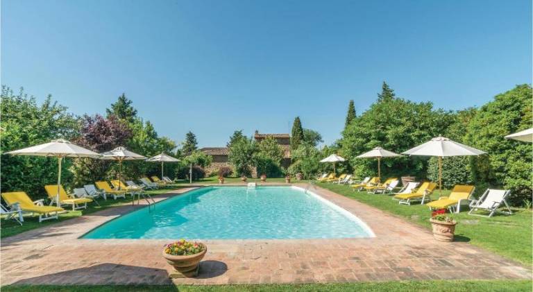 Holiday apartment with pool in Cortona