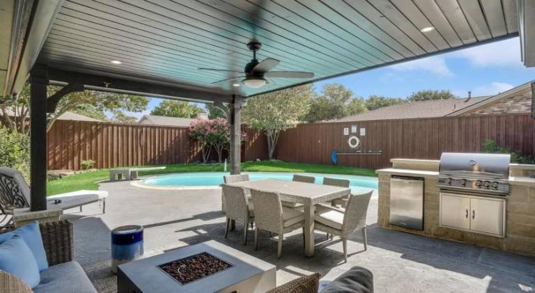 Modern Luxury Home Pool Oasis & Backyard Retreat — photo 5