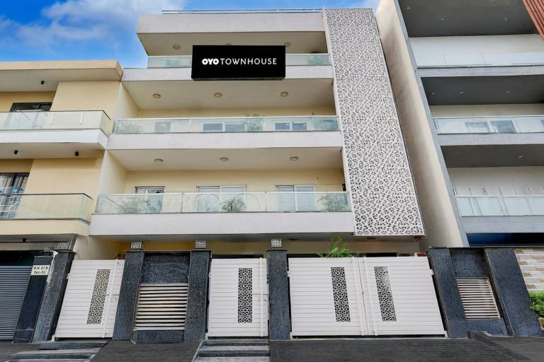 Townhouse Hotel Sec 54 Golf Course Road