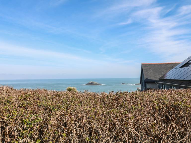 Cottage with garden | Beach view — photo 2