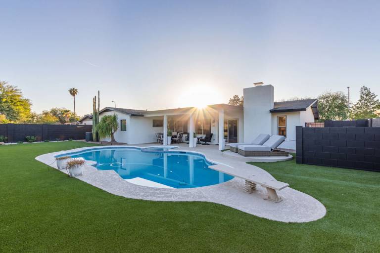 NEW The Wentworth Luxe Retreat Pool Spa