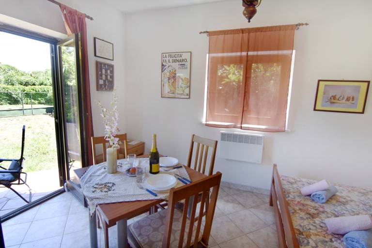 Studio with patio — photo 4