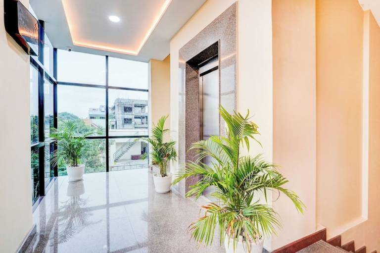 Fabhotel Golden Stay