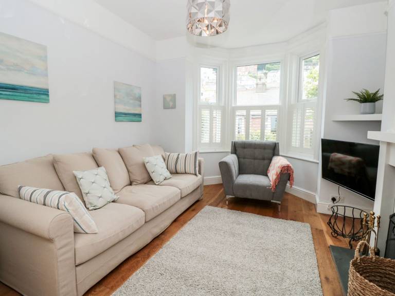 Family-oriented lovely cottage with yard & patio | Beach view | Pets are welcome — photo 2