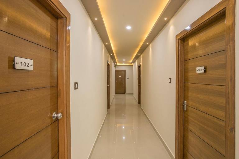 Super Townhouse MG Road Near Commercial Street