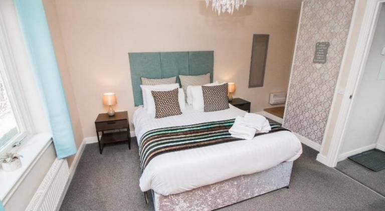 Lodge with terrace & jacuzzi — photo 2