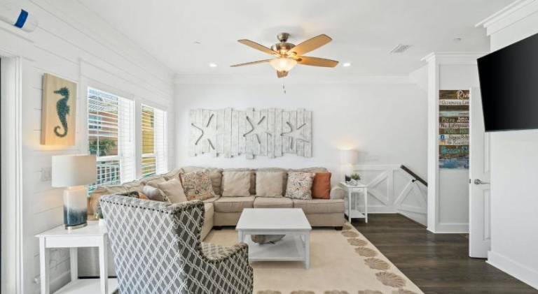 Vacation home with pool — photo 2
