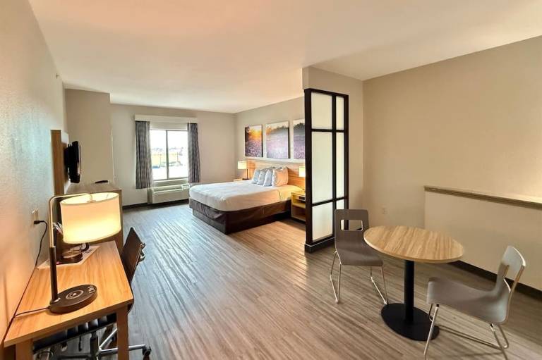 Days Inn & Suites by Wyndham Houston West Energy Corridor