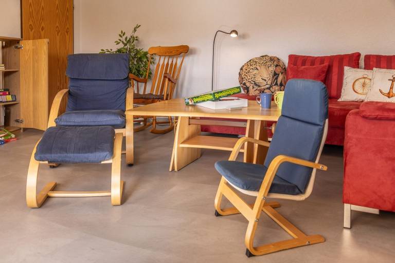 Familienfreundliches Ferienhaus „Plumhuus“ mit großem Garten unter Pflaumenbäumen, Süd-West-Terrasse & Balkon. 2 Schlafzimmer, Spielecke, voll ausgestattete Küche und viel Platz zum Entspannen – inkl. 2 PKW-Stellplätze. — photo 5