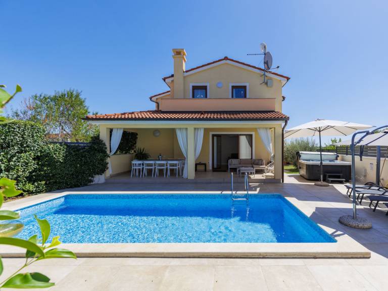 Ferienhaus in Šarići, Pinezići f&uuml;r max. 8 Personen, 