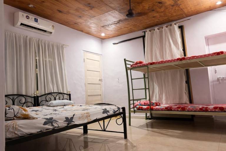 4 bedroom Ac Villa near beach under budget — photo 2