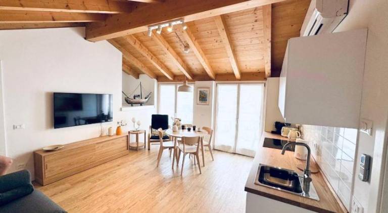 Holiday apartment with patio | Suitable for remote work in San Felice del Benaco