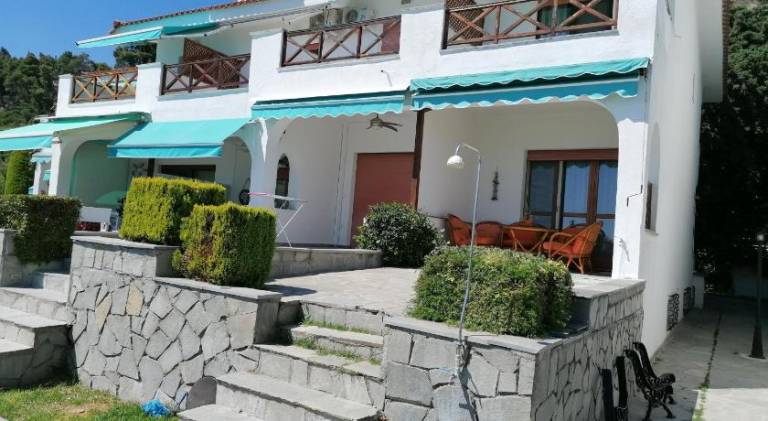 Fully equipped pleasant vacation home with yard & patio | Next to the beach | Suitable for remote work | Dogs allowed — photo 4