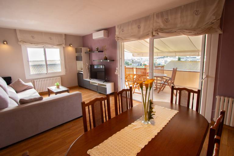 Cozy beach town villa for 8 - no car necessary! — photo 3