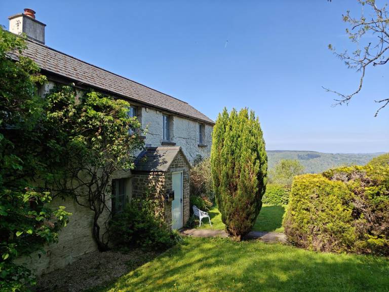 Fully equipped charming cottage with grill | Pets allowed in Gloucester