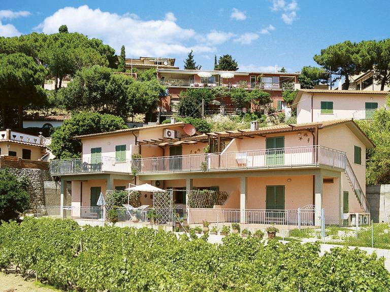 Holiday apartment with grill, patio & garden | Sea view — photo 3