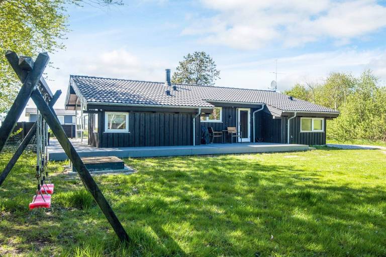 Vacation home with sauna, BBQ & terrace — photo 4