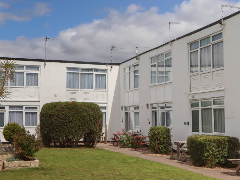 Family-friendly charming cottage | Beach view | Pets allowed in Exmouth