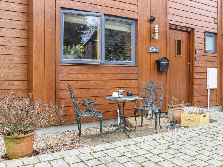 Cottage with yard, BBQ & patio | Beach view — photo 2