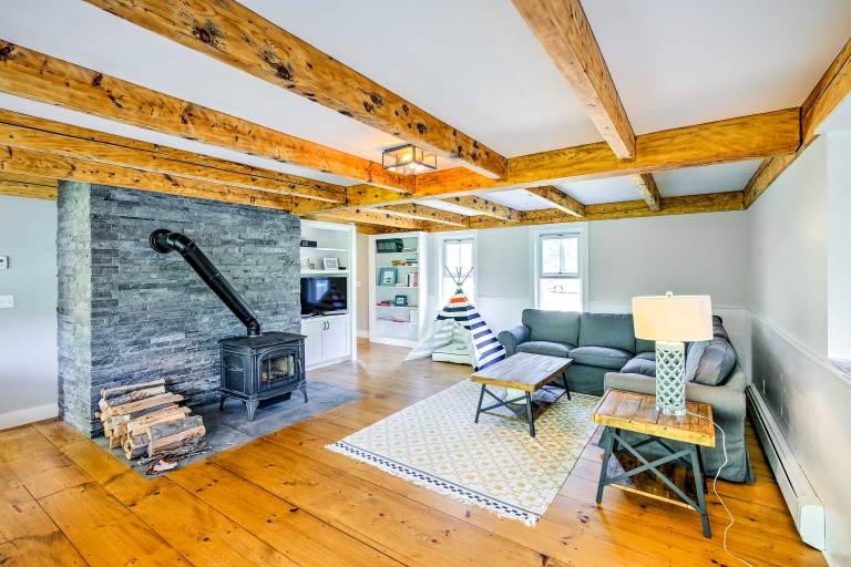 Pet-Friendly House w/ Deck - 10 Mi to Stowe Mtn! — photo 3